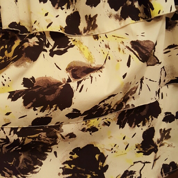 Floral Ruffled Tank - Picture 3 of 4