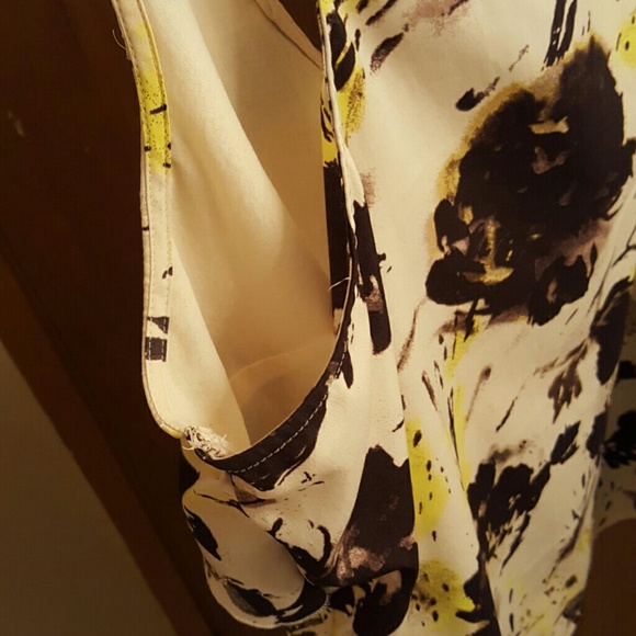 Floral Ruffled Tank - Picture 4 of 4