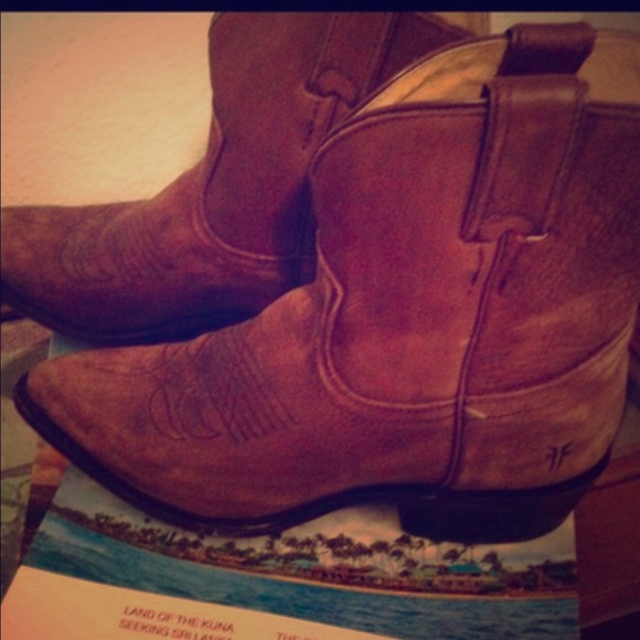 ONE DAY ONLY Cyber SALE 👢🍷FRYE Billy Short Boots