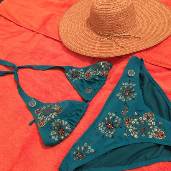 Bikini, two-piece, bathing/swim suit, swimwear.