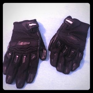 Riding gloves