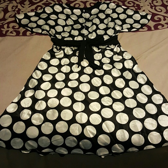 Black and white polk-a-dot dress - Picture 2 of 2