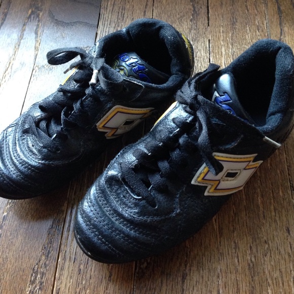 Children's  cleats