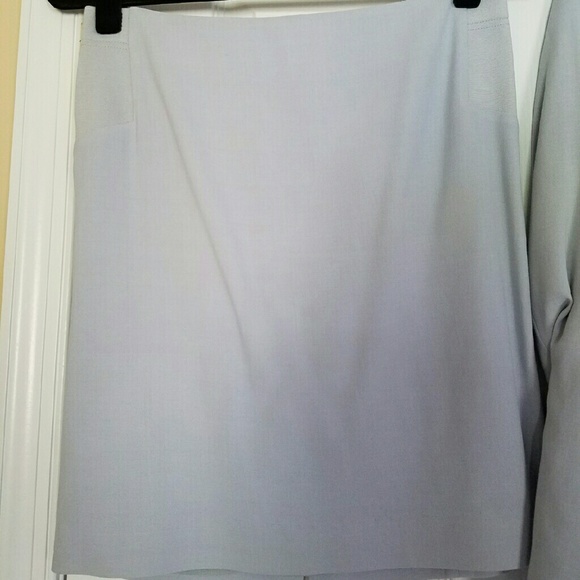 BCBG SUIT - Picture 3 of 4