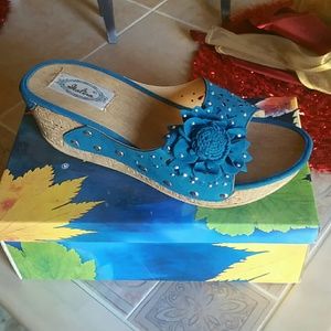 Super cute wedges never worn