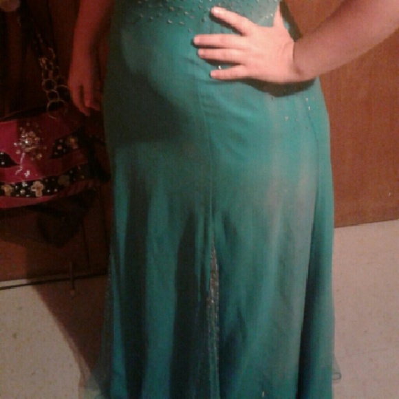 Floor length SZ 16 Prom dress - Picture 3 of 3