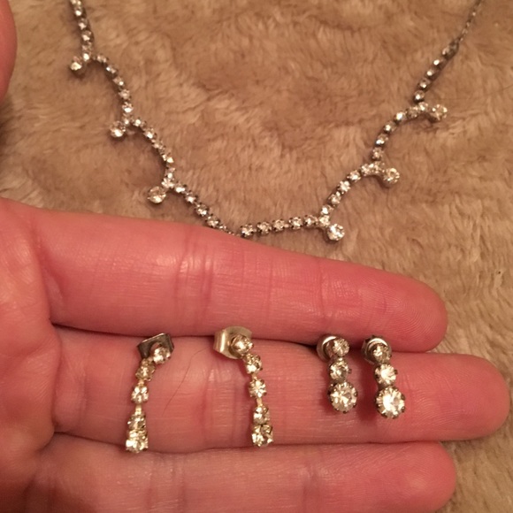 Matching necklace and earrings - Picture 2 of 2