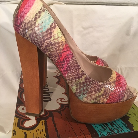Shoes - Picture 2 of 4