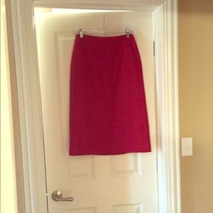 Ann Taylor. 3/4 Red Skiry