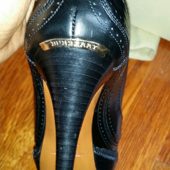 100% Authentic Burberry heels - Picture 3 of 3