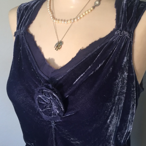 💜 Delicate Velvet top with Chiffon Edge Detail❤️ - Picture 1 of 4