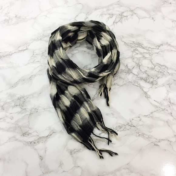 Plaid check open weave scarf with fringe - Picture 2 of 4