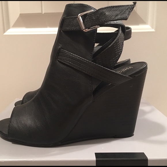 Black wedge peep toe