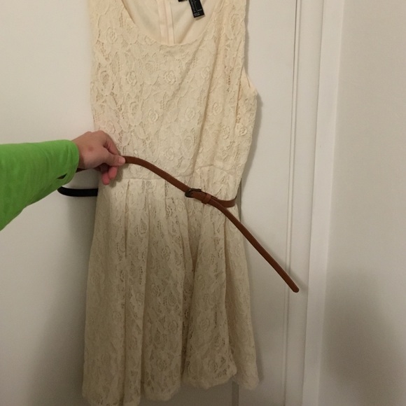 Lace dress - Picture 1 of 1