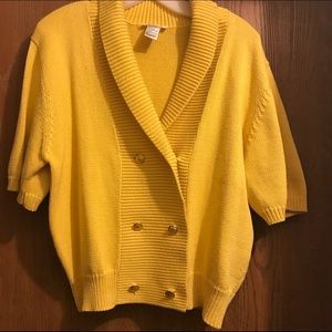 Yellow short sleeved sweater