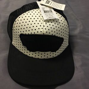 VANS women trucker hat