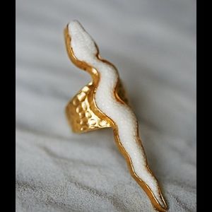 🎁Free People Bone Snake Ring‼️Price Firm