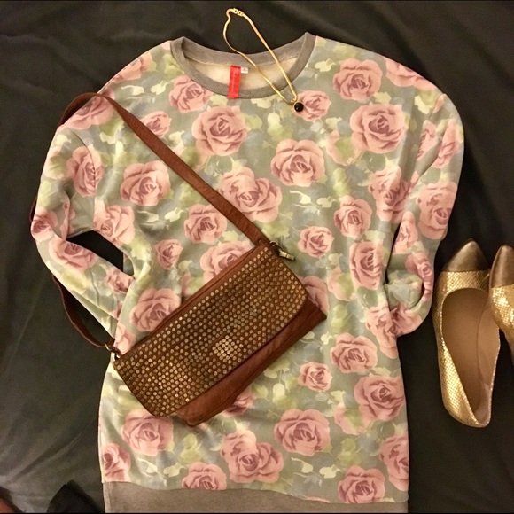 💐🌹Tunic Rose Print French Terry w/cozy pockets! - Picture 3 of 8