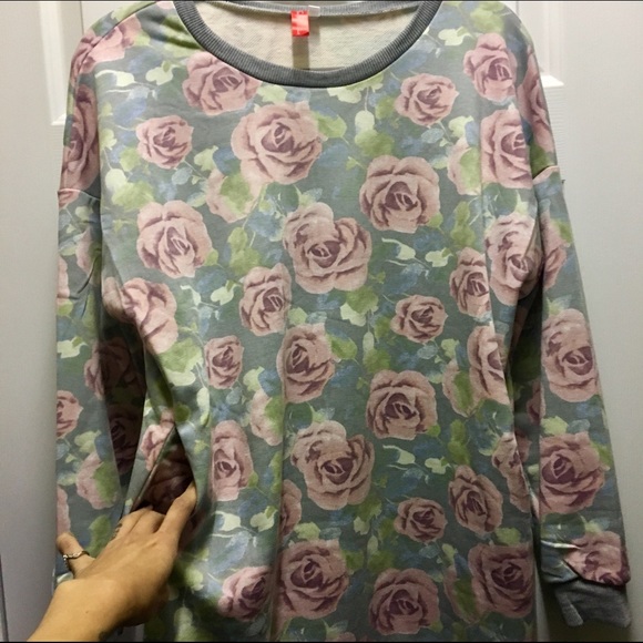 💐🌹Tunic Rose Print French Terry w/cozy pockets! - Picture 6 of 8