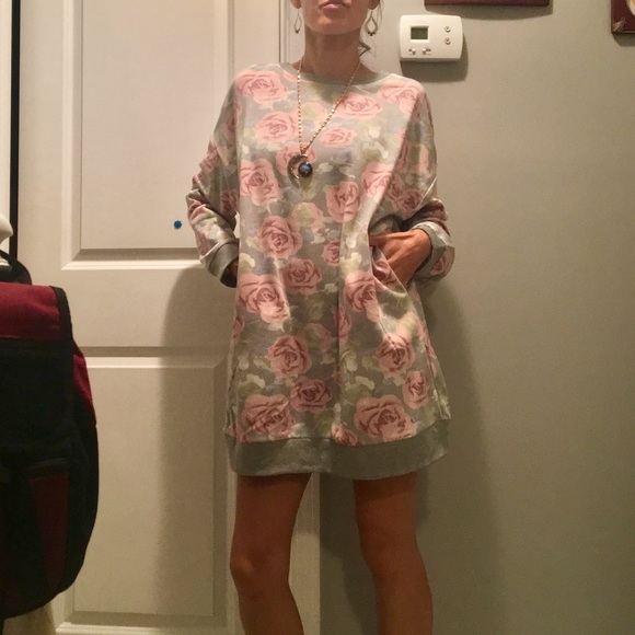 💐🌹Tunic Rose Print French Terry w/cozy pockets! - Picture 7 of 8