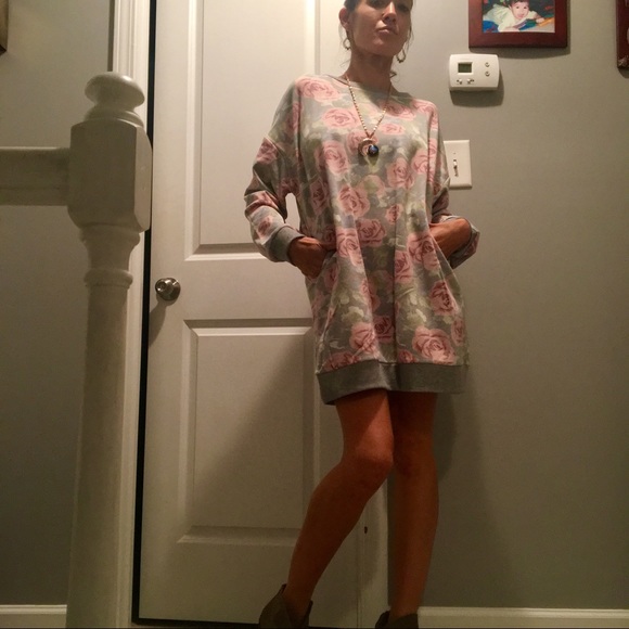 💐🌹Tunic Rose Print French Terry w/cozy pockets! - Picture 8 of 8