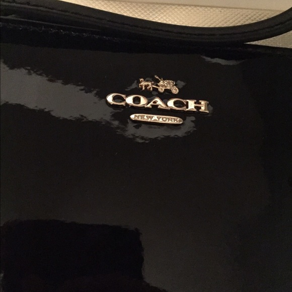 FLASH SALE! NWT BLACK LEATHER COACH WRISTLET - Picture 2 of 4