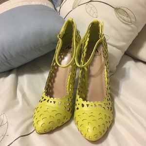 Madison by Shoe Dazzle high heels 4" high.