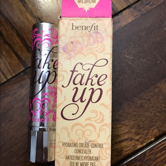 Benefit fake up color medium