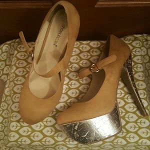 SALE!! Holiday party heels!