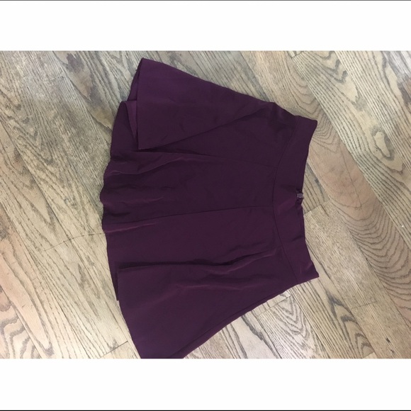 BRANDY MELVILLE MAROON SKATER SKIRT - ONE SIZE