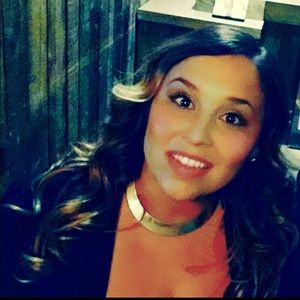 Meet your Posher, Delicia