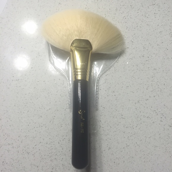 BRAND NEW SIGMA F90 Fan Brush