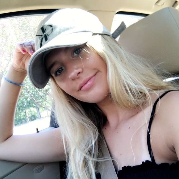 Meet your Posher, Avery - Picture 1 of 1