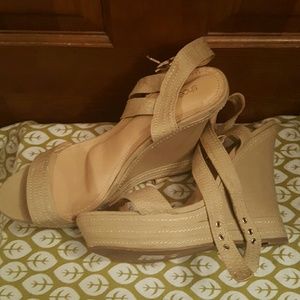 SALE!! Size 11 never worn wedge hill