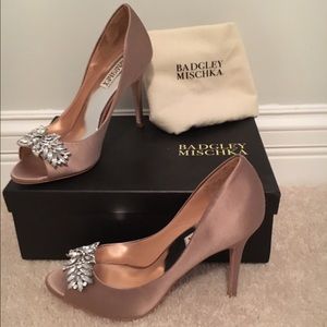 NWT Badgley Mischka Buzz heels