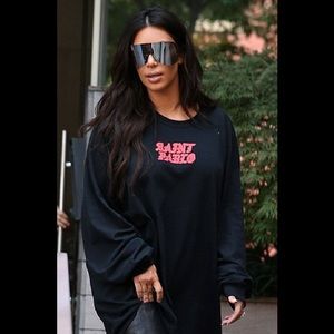 Authentic Saint Pablo Tour Black sleeve!