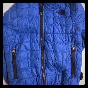 North Face winter jacket size 4 boy kids.