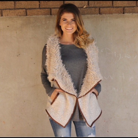 🎉SALE - HP🎉 Shearling Vest with Pockets - Picture 2 of 4