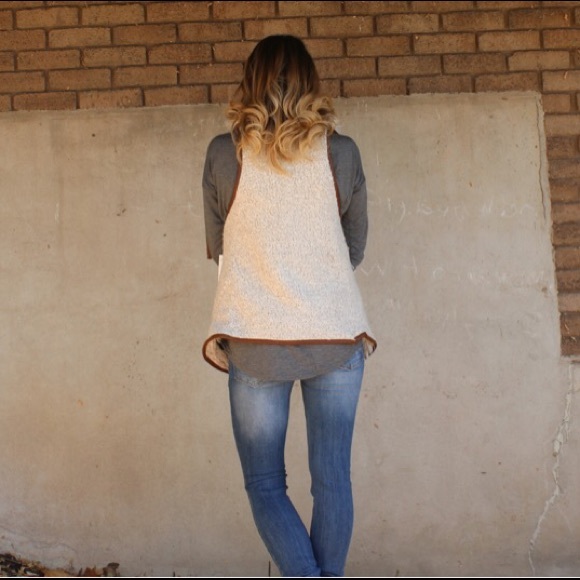 🎉SALE - HP🎉 Shearling Vest with Pockets - Picture 3 of 4