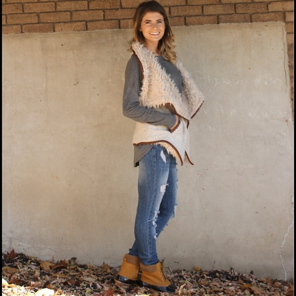 🎉SALE - HP🎉 Shearling Vest with Pockets - Picture 4 of 4