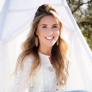 Meet your Posher, Caroline