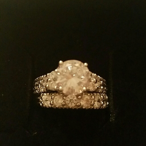 cubic zirconia   wedding ring set - Picture 4 of 4