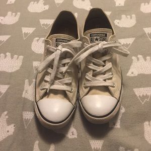 Off white dainty converse
