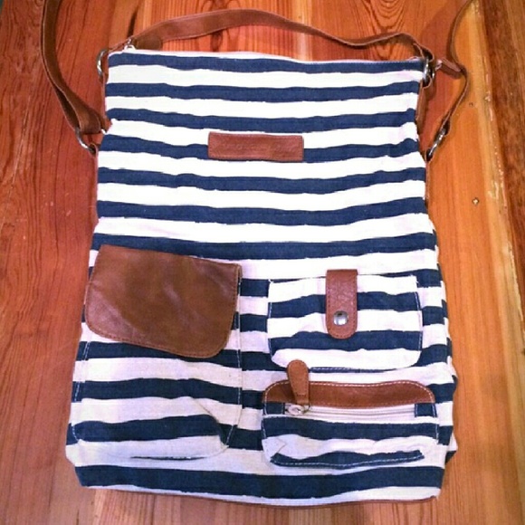 American Eagle Outfitters Handbags - American eagle striped fold over crossbody bag