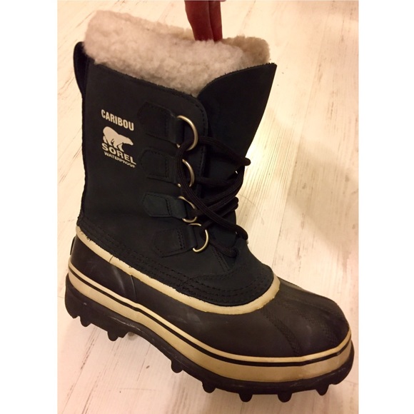 Sorel Caribou women's black snow boots size 6
