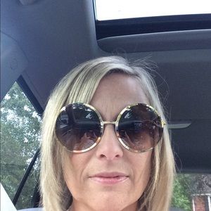 Meet your Posher, April