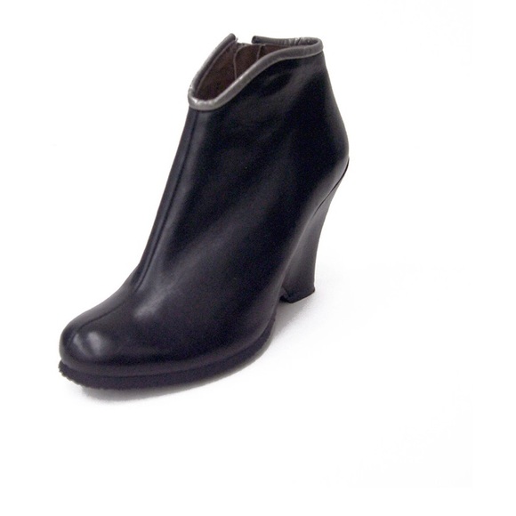 Black leather wedge ankle boot with pewter piping