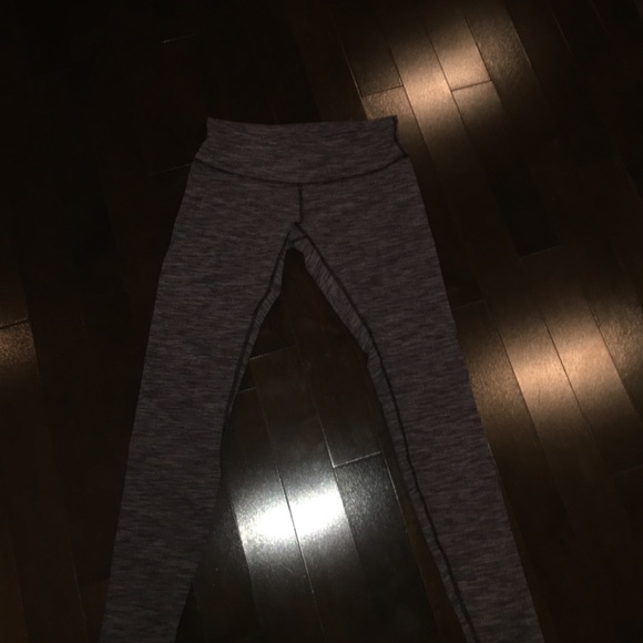 Lululemon Grey Wunder Under size 8!!