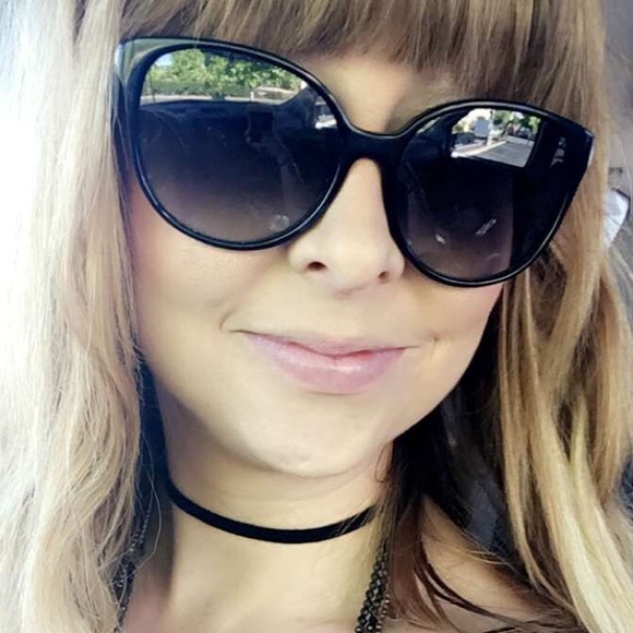 Meet your Posher, Danielle