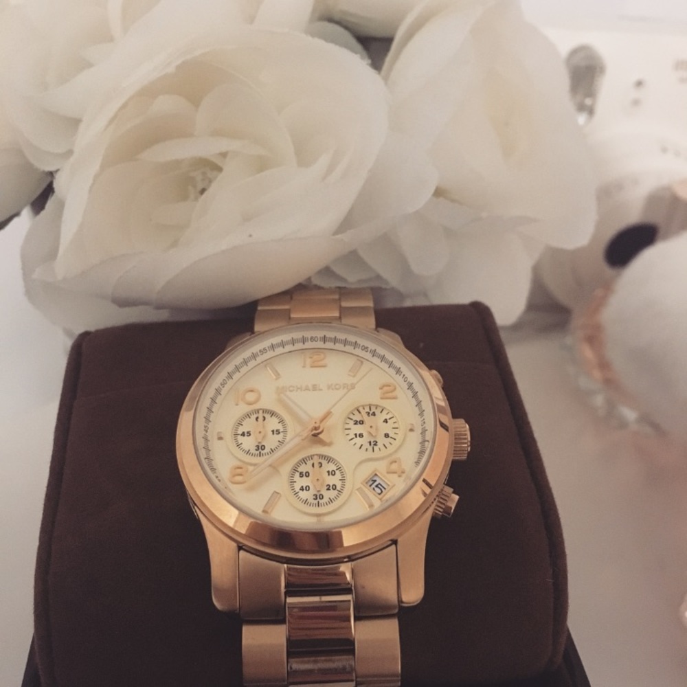 Michael Kors watch Gold Woman (price negotiable)